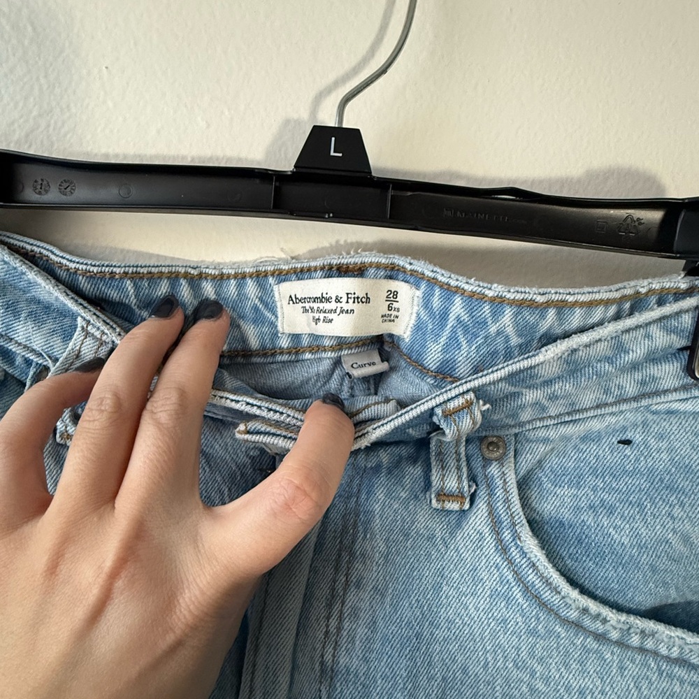 Abercrombie & Fitch 90’s High Rise Relaxed Jean (Curve Love fit)